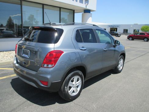 Used 2019 Chevrolet Trax LT w/ LT Convenience Package AWD/4WD image 3