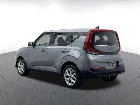 Used 2025 Kia Soul LX w/ LX Technology Package FWD image 7
