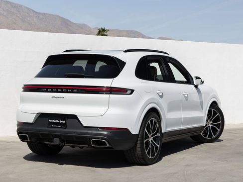 Certified 2025 Porsche Cayenne image 7