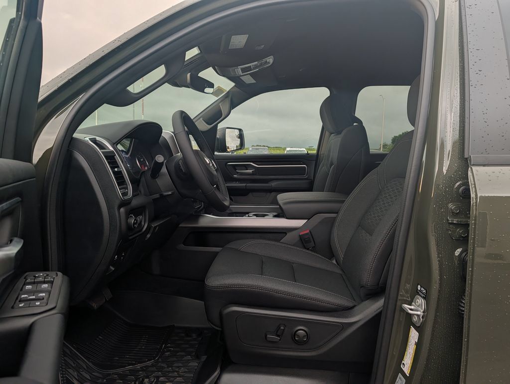 New 2026 RAM 1500 Big Horn AWD/4WD image 5