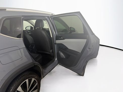 Used 2023 Volkswagen Taos SE w/ Panoramic Sunroof Package FWD image 30