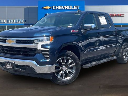 Used 2022 Chevrolet Silverado 1500 LT AWD/4WD image 3