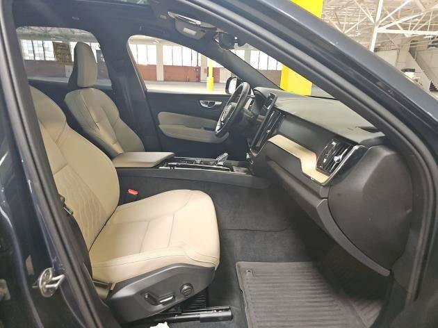 Used 2026 Volvo XC60 B5 Plus AWD/4WD image 13