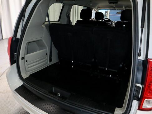 Used 2012 Dodge Grand Caravan SE image 13