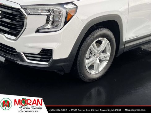 Certified 2024 GMC Terrain SLE w/ Driver Convenience Package AWD/4WD image 10