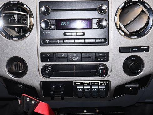 Used 2016 Ford F550 4x4 Regular Cab Super Duty image 22