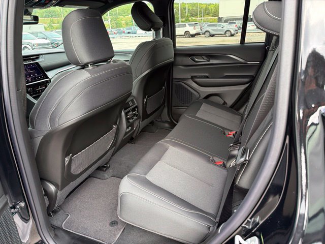 New 2026 Jeep Grand Cherokee Laredo AWD/4WD image 7