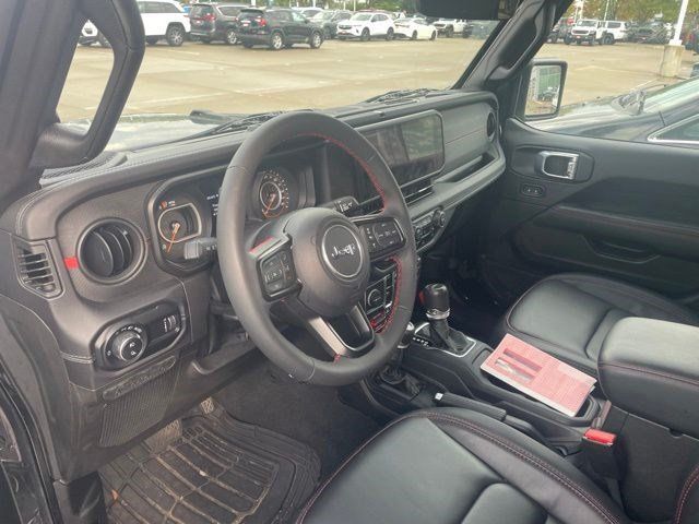 Used 2024 Jeep Gladiator Rubicon w/ Technology Group AWD/4WD image 10