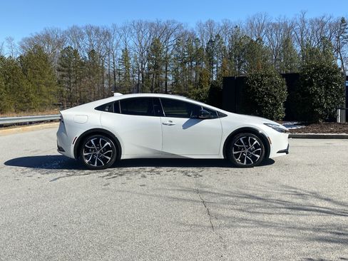 Used 2025 Toyota Prius XSE image 5