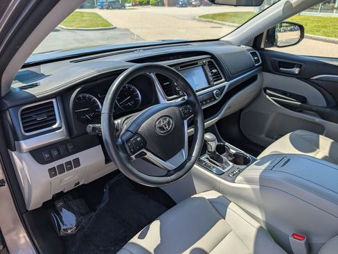 Used 2018 Toyota Highlander Limited AWD/4WD image 18