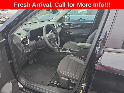 Used 2025 Chevrolet TrailBlazer LT AWD/4WD image 4