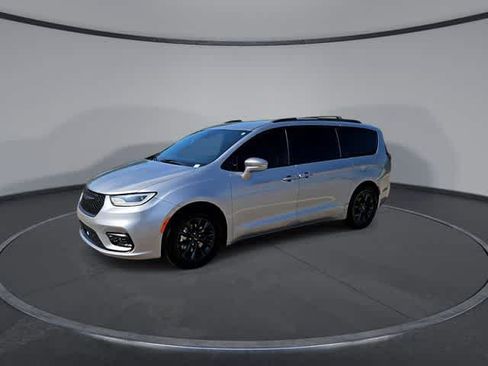 Used 2021 Chrysler Pacifica Touring w/ S Appearance Package FWD image 4