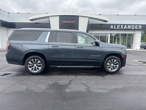 Used 2021 Chevrolet Suburban LT AWD/4WD image 2