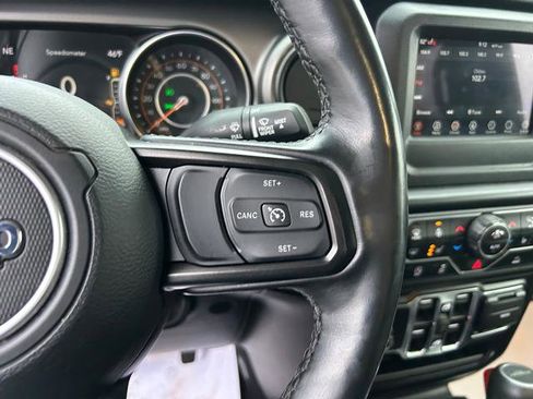 Used 2021 Jeep Gladiator Willys image 15