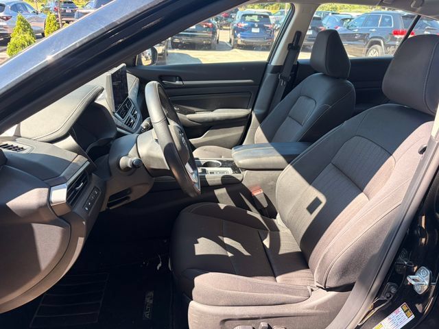 Used 2023 Nissan Altima 2.5 SV w/ SV Premium Package AWD/4WD image 5