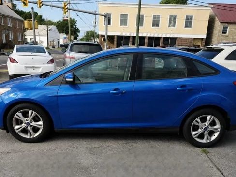 Used 2013 Ford Focus SE FWD image 2