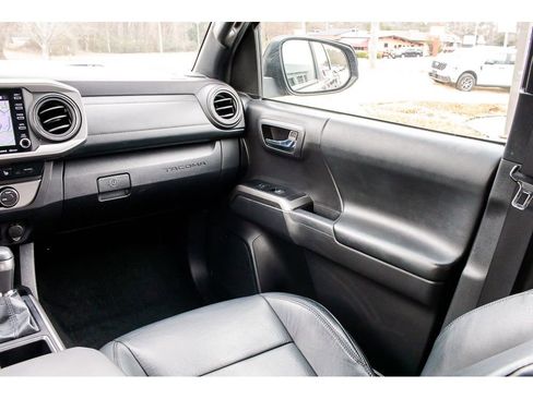Used 2022 Toyota Tacoma Limited image 17