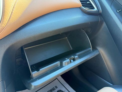 Used 2018 Chevrolet Trax LT w/ LT Convenience Package image 11