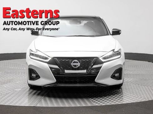 Used 2023 Nissan Maxima SR w/ Sport Mat Group FWD image 2