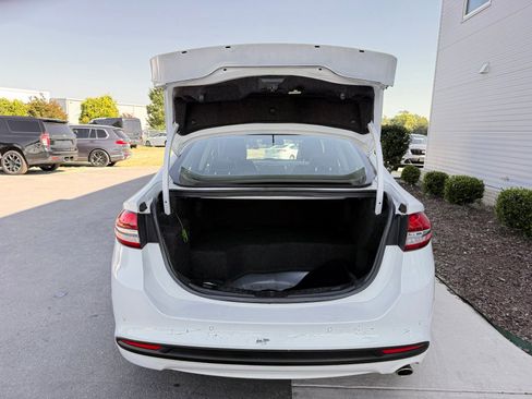 Used 2018 Ford Fusion SE w/ Equipment Group 602A FWD image 38