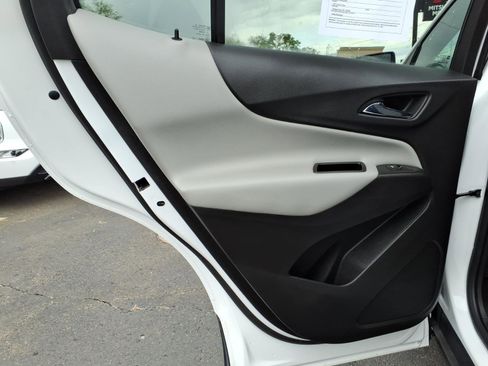 Used 2024 Chevrolet Equinox LS w/ LS Convenience Package image 12