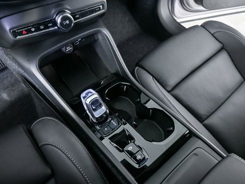 Used 2026 Volvo XC40 B4 Plus w/ Protection Package Premier image 17