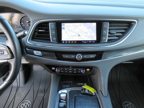 Used 2022 Buick Enclave Premium w/ Experience Buick Package image 18