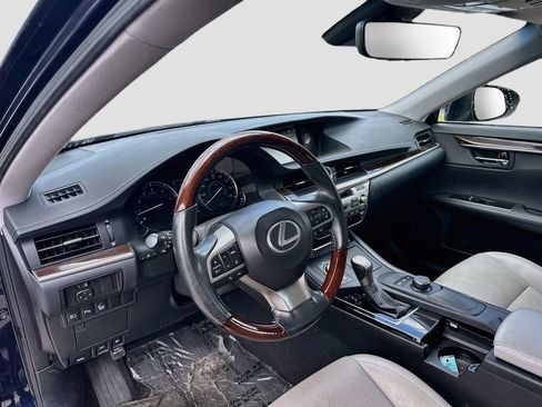 Used 2017 Lexus ES 350 w/ Premium Package FWD image 9