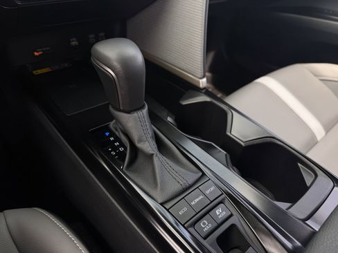 Used 2025 Toyota Camry SE image 21