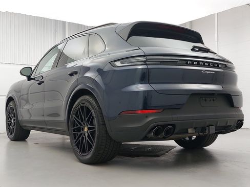 Certified 2024 Porsche Cayenne w/ Premium Package Plus (PFM) AWD/4WD image 3
