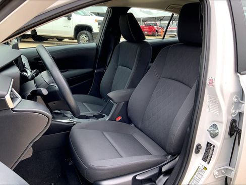 Used 2025 Toyota Corolla LE image 8