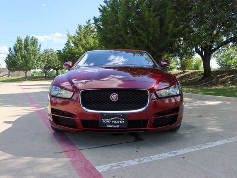 Used 2017 Jaguar XE Premium RWD image 2