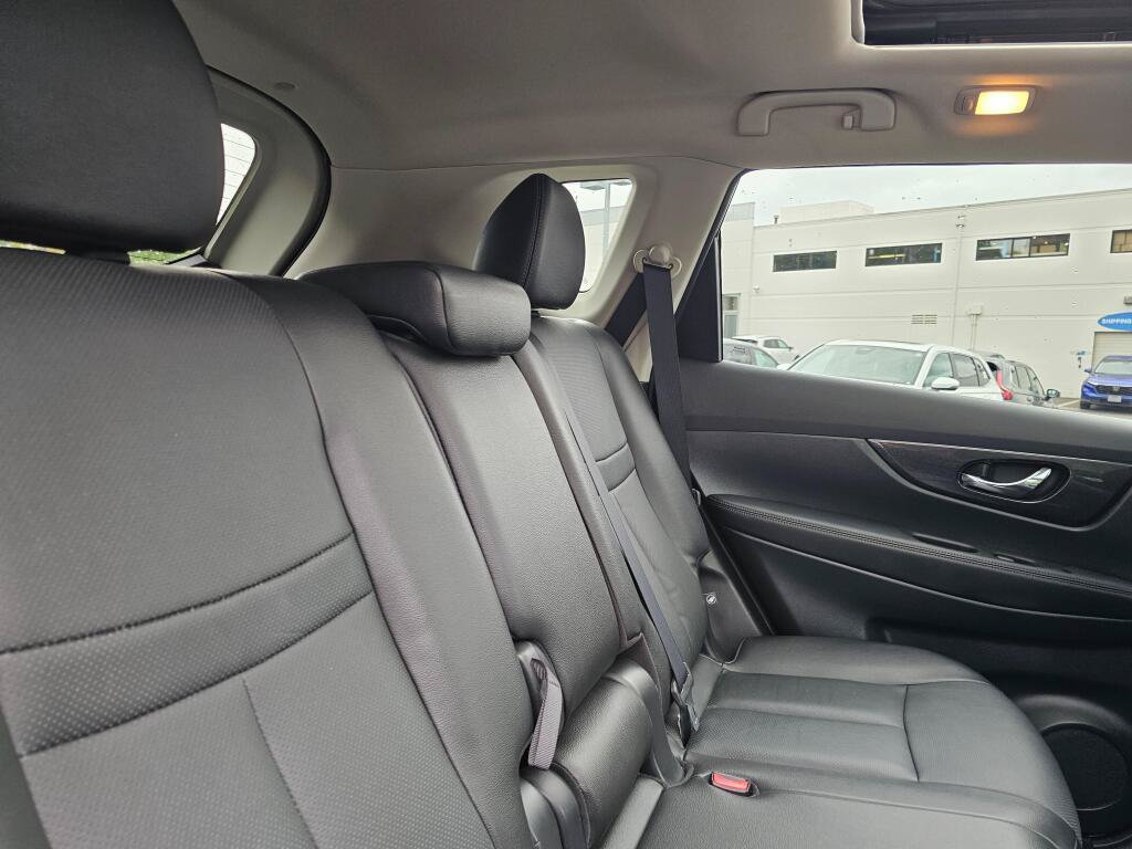 Used 2016 Nissan Rogue SL w/ SL Premium Package AWD/4WD image 14