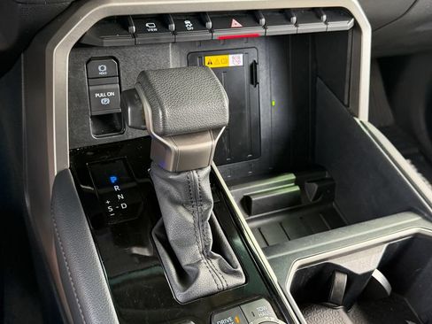Used 2023 Toyota Tundra Limited AWD/4WD image 23