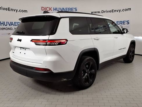 Used 2023 Jeep Grand Cherokee L Laredo AWD/4WD image 4