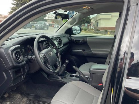 Used 2016 Toyota Tacoma SR image 11