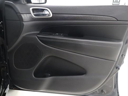 Used 2017 Jeep Grand Cherokee Altitude AWD/4WD image 21