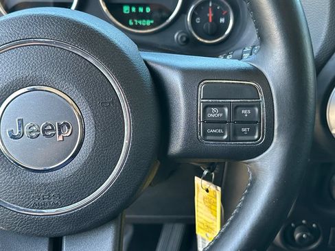 Used 2014 Jeep Wrangler Unlimited Rubicon w/ Connectivity Group AWD/4WD image 17