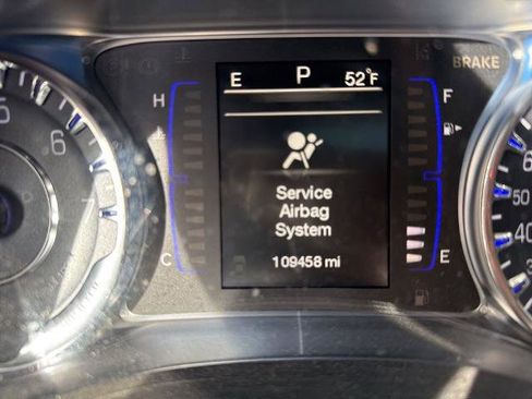 Used 2015 Chrysler 200 Limited w/ Convenience Group image 5