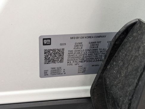 Used 2025 Chevrolet Trax LT w/ LT Convenience Package image 31