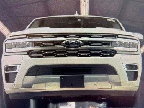 Used 2024 Ford Expedition Platinum RWD image 11