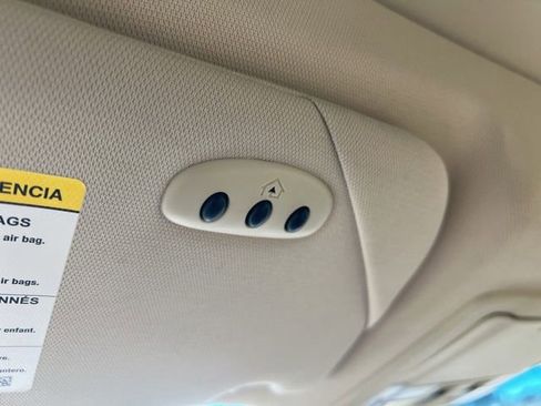 Used 2018 Ford Taurus Limited image 24