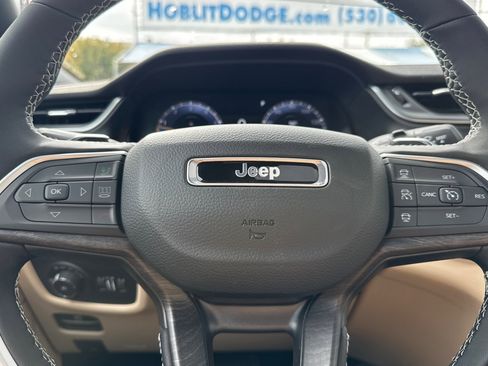 New 2025 Jeep Grand Cherokee L Limited w/ Luxury Tech Group II image 24