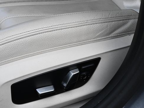 Used 2023 BMW 530i xDrive w/ Premium Package image 28