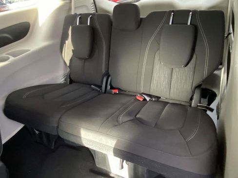 Used 2023 Chrysler Voyager LX image 11