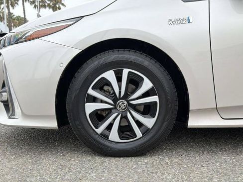 Used 2019 Toyota Prius Prime Advanced FWD image 28