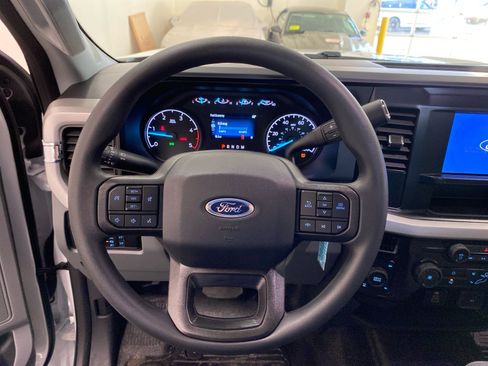 New 2026 Ford F250 XL w/ XL Chrome Package image 18