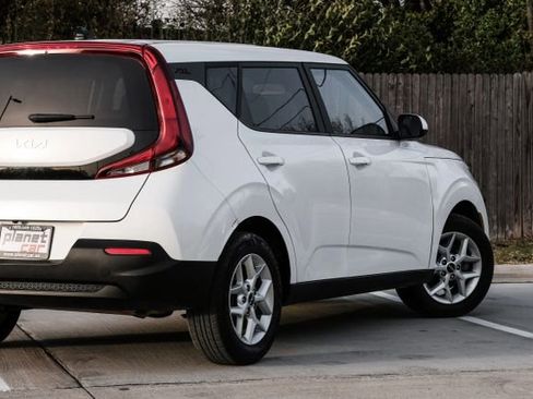 Used 2022 Kia Soul LX w/ Technology Package image 13