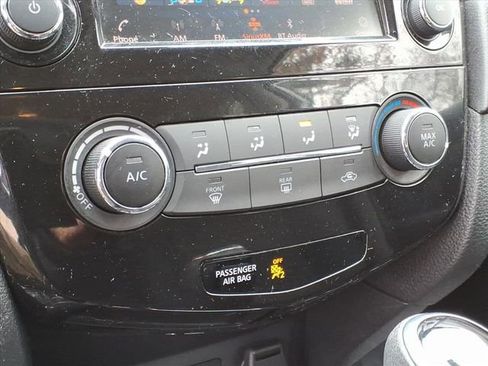 Used 2019 Nissan Rogue S image 17