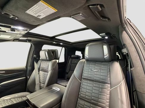 Certified 2023 Cadillac Escalade Sport Platinum w/ LPO, ONYX Package AWD/4WD image 19